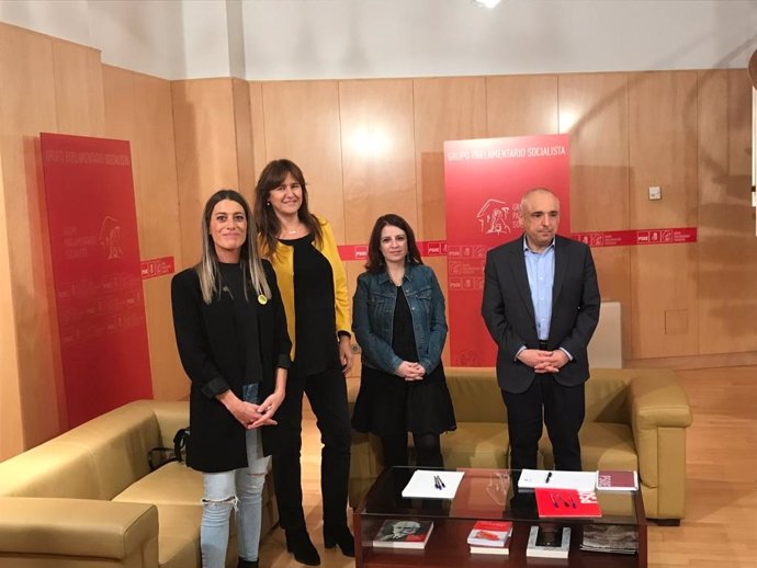 Miriam Nogueras y Laura Borrs, de Junts, reunidas con Adriana Lastra y Rafael Simancas, del PSOE