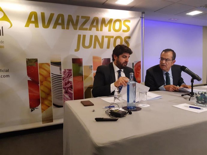 López Miras y el presidente de Agrupal, en la clausura de la Asamblea General