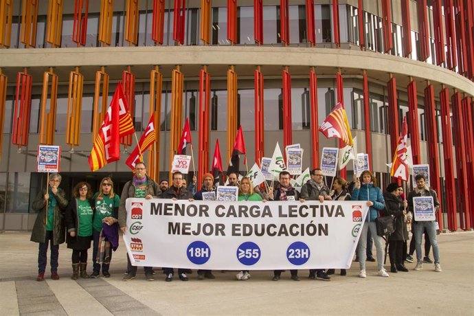 CSIF, CGT, STEA y CCOO comienzan sus movilizaciones por la reducción horaria de los docentes.