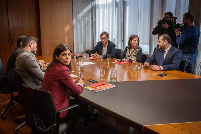Reunión entre delegaciones del PSOE y de ERC para la investidura de Pedro Sánchez 