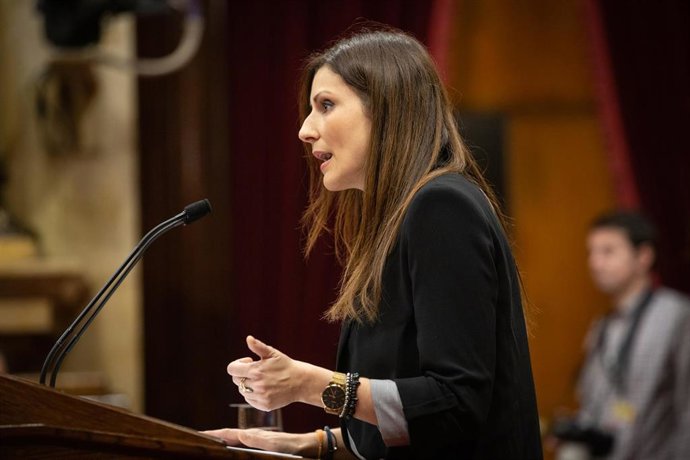 La portavoz de Ciudadanos en el Parlament de Catalunya, Lorena Roldán, durante su intervención en una sesión plenaria del Parlament, en Barcelona /Catalunya (España), a 17 de diciembre de 2019.