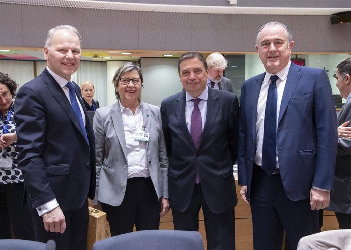 Rosa Quintana y Luis Planas en Bruselas en las negociaciones de posibilidades de pesca para 2020