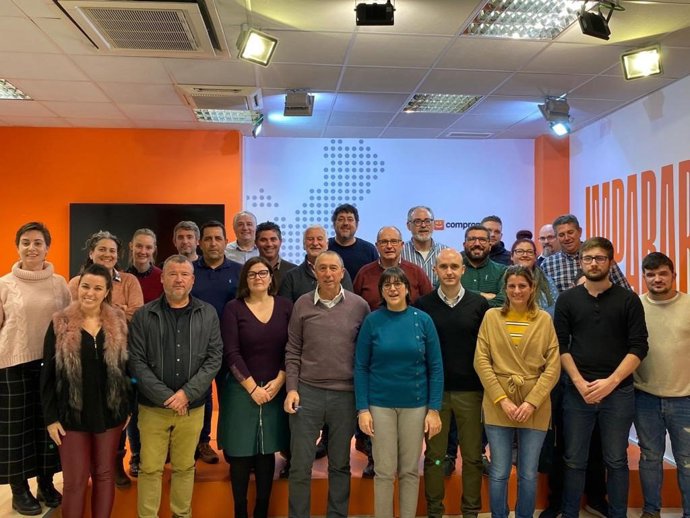 Joan Baldoví con alcaldes, portavoces y diputados de Compromís