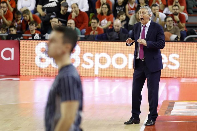 Svetislav Pesic, entrenador del Bara.