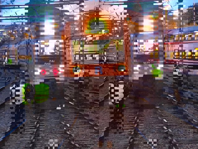 Tren descarrilado de la línea R2