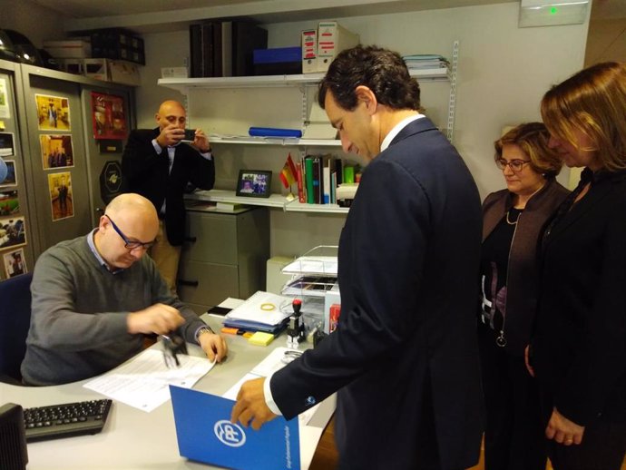 El portavoz del PP en Baleares, Biel Company, registra una PNL en el Parlament.