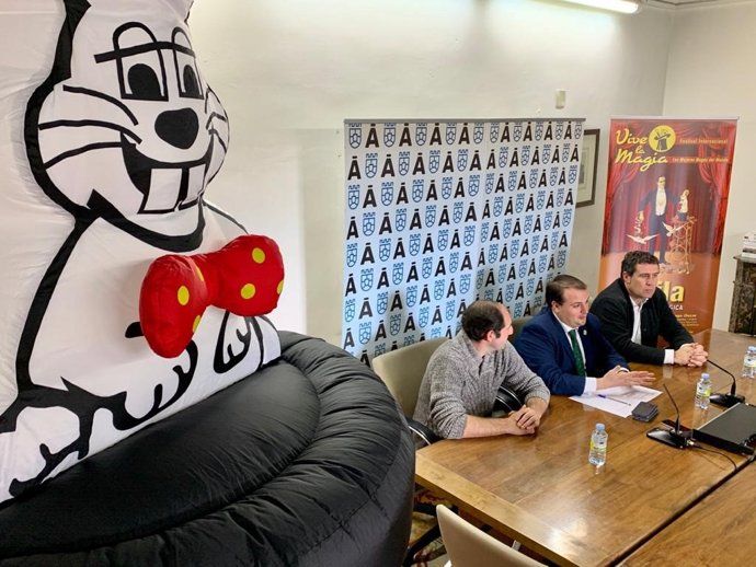 Óscar Caballero, Eduardo Duque y Javier Cambero presenta Ávila provincia mágica.