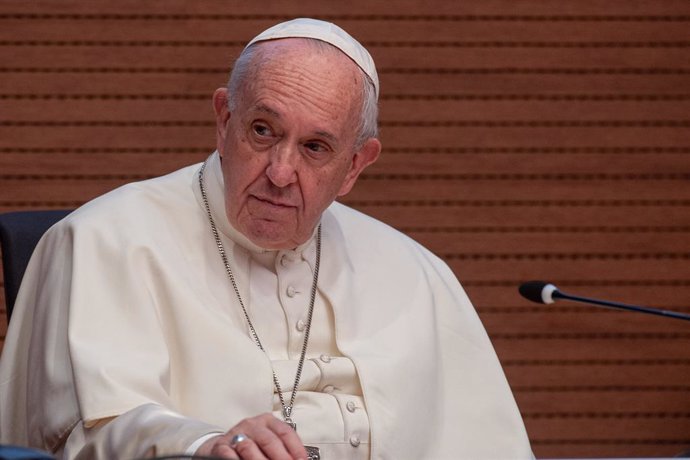 El Papa reivindica la corresponsabilidad parental con un belén en el que la Virg