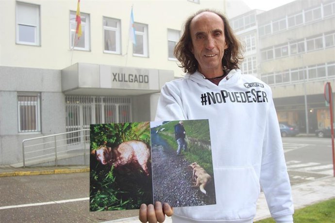 El presidente de la protectora 'El Refugio', Nacho Paunero, ante el juzgado de Chantada (Lugo)