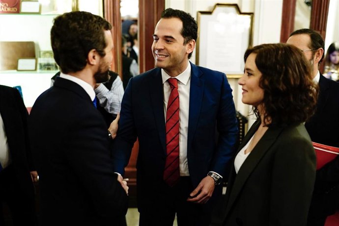 Fotos Que Acompañan A Notas: Díaz Ayuso, En El Desayuno Informativo De Forum Europa