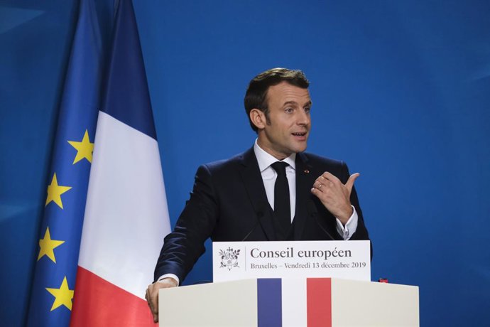 Francia.- Macron se abre a "mejorar" su reforma de las pensiones, pero no la "ab