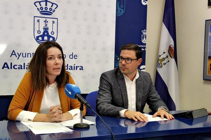 La delegada de Recursos Humanos, Ángeles Ballesteros, en rueda de prensa