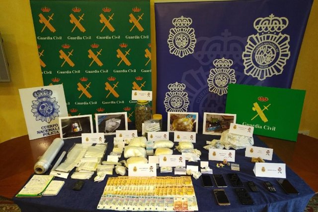 Sustancias y objetos intervenidos en la operación.