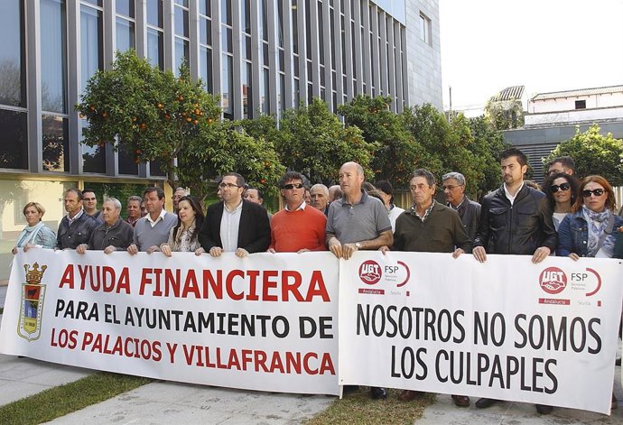 Protesta del alcalde de Los Palacios en la Diputación