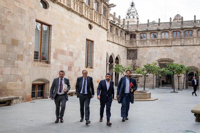 (I-D): El secretario de Empresa, Joaquim Ferrer; el presidente de la Generalitat, Quim Torra; el conseller Trabajo, Asuntos Sociales y Família, Chakir el Homrani; y el secretario de Asuntos Sociales, Francesc Iglesies