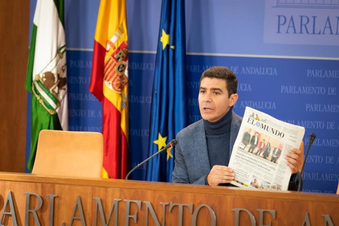 El portavoz parlamentario de Ciudadanos, Sergio Romero, en rueda de prensa.