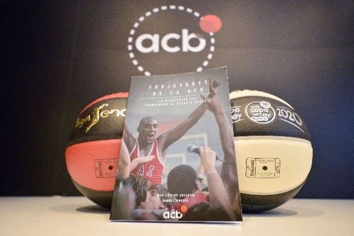 Portada del libro 'Forjadores de la ACB'