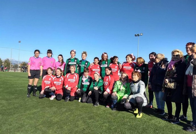 El C.D. Tedeón organiza el día 28 su II Torneo solidario de fútbol 'Madres contra el cáncer', después del éxito del año pasado, al que corresponde la imagen.