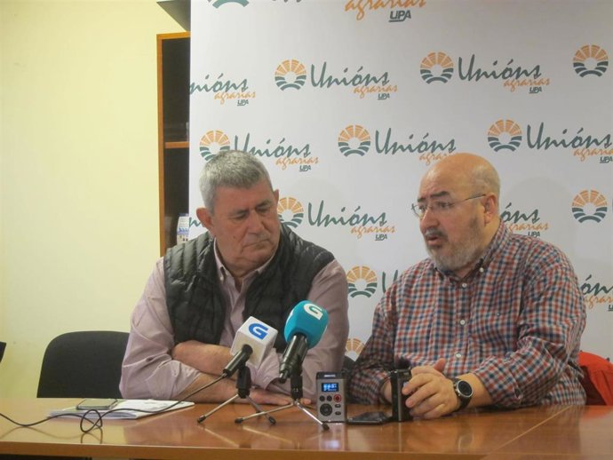 Lorenzo Ramos (UPA) y Roberto García (Unións Agrarias) en rueda de prensa en Santiago