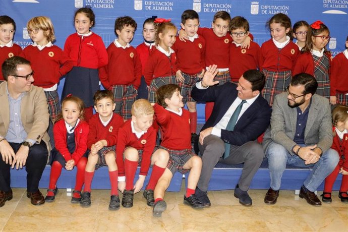 Alumnos de Altaduna y Saladares visitan la Diputación Provincial