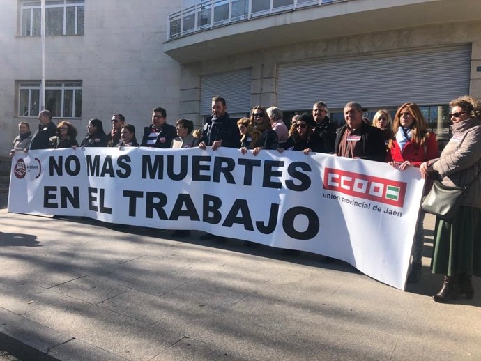 Concentración por la última muerte en  accidente laboral ocurrida en Pozo Alcón