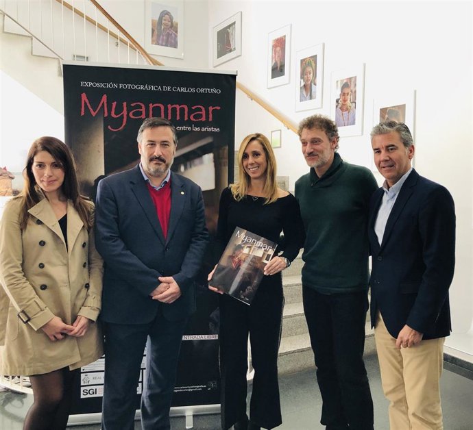 El Hospital Mesa del Castillo inaugura la exposición de fotos a favor de la Fundación Vicente Ferrer