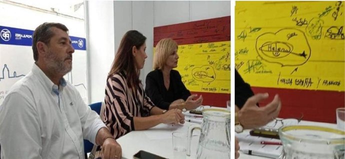 Bandera de España en la sede del PP de Rota donde según el PSOE pone "arriba España y Franco"