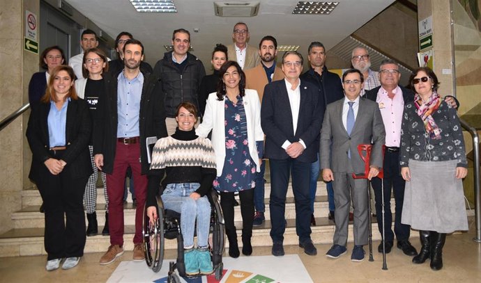 María José Rienda y la triatleta Eva del Moral tras la celebración de la Mesa del Deporte Inclusivo