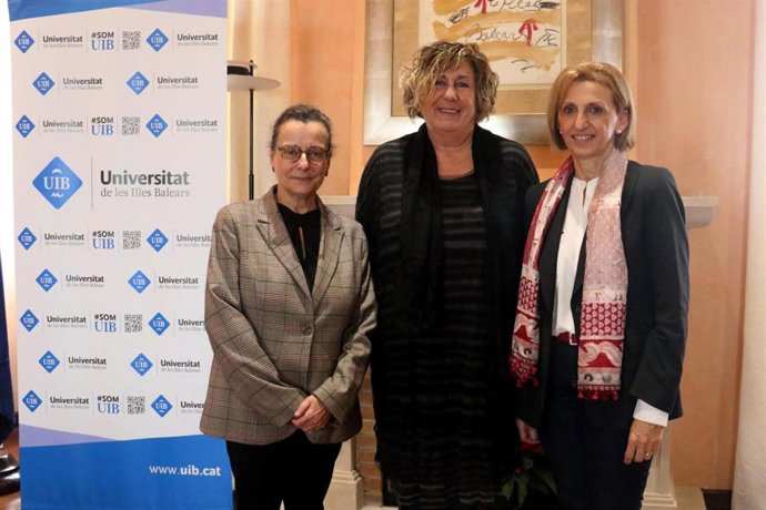 (I-D)  Francesca Mas, Maria Lompart Y Antnia Fullana.