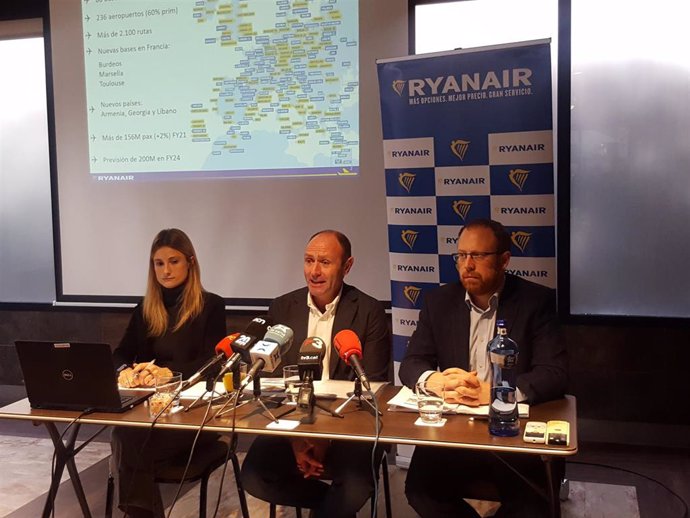El Chief Marketing Officer de Ryanair, Kenny Jacobs, y el People Director, Darrell Hugues.