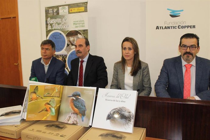 [Grupohuelva] Nota Y 2 Fotos Junta (Presentación Libro Paraje Natural Marismas Del Odiel) 1 Envío