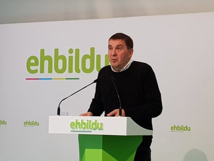 Otegi dice que en Euskadi "también hay corrupción y se lo llevan crudo", e invita a denunciar los casos que son "muchos"