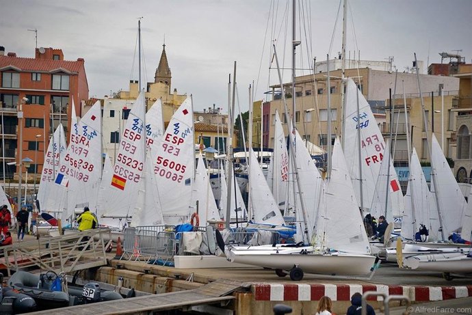 Embarcaciones participantes en la 44 Christmas Race en Palamós (Girona)