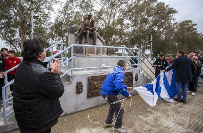 Inaugurado en Huelva el Monumento a la Afición del Recreativo en el 130 aniversario del Decano.