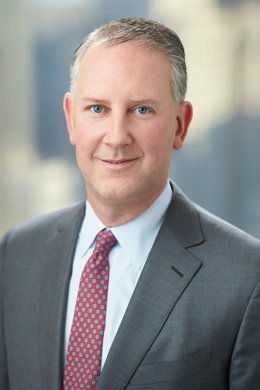 El presidente y director de operaciones de AIG, Peter Zaffino.