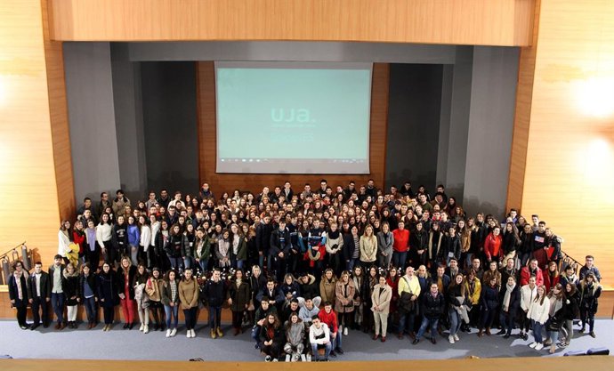 Foto de familia de la quinta edición del programa 'SCIENCEIES'