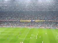 El Camp Nou se llena de 'Spain, sit and talk' entre gritos de libertad e independencia