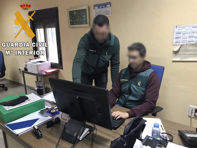 Agentes de la Guardia Civil detienen a autores de robos en viviendas de Roquetas de Mar (Almería)