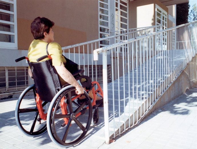 Mujer En Silla De Ruedas