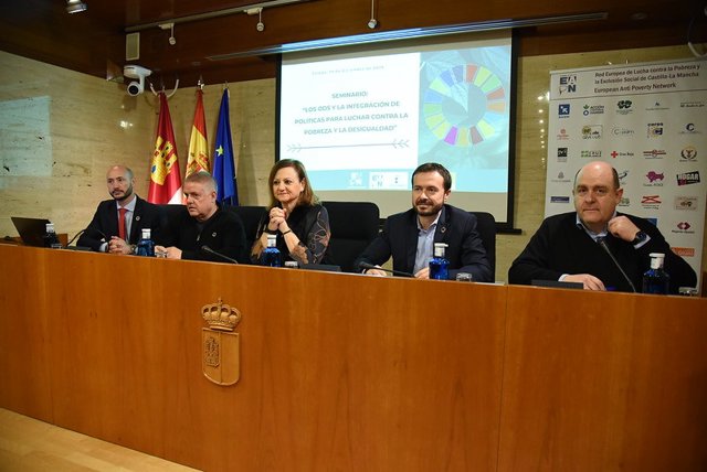 Inauguración del seminario ‘Los ODS y la integración de políticas para luchar contra la pobreza y la desigualdad’ en las Cortes regionales.