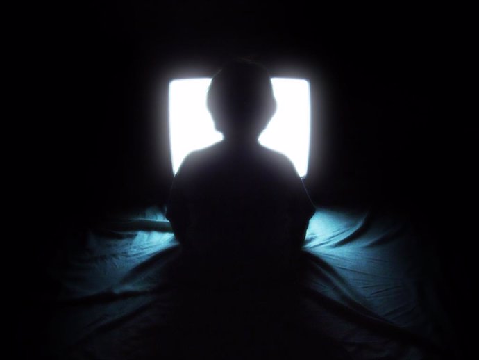 El alto consumo de televisión es el hábito más relacionado con obesidad infantil