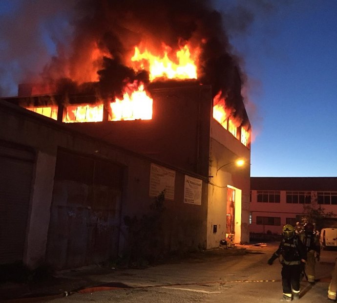 Incendio en una nave de electrodomésticos de Alicante
