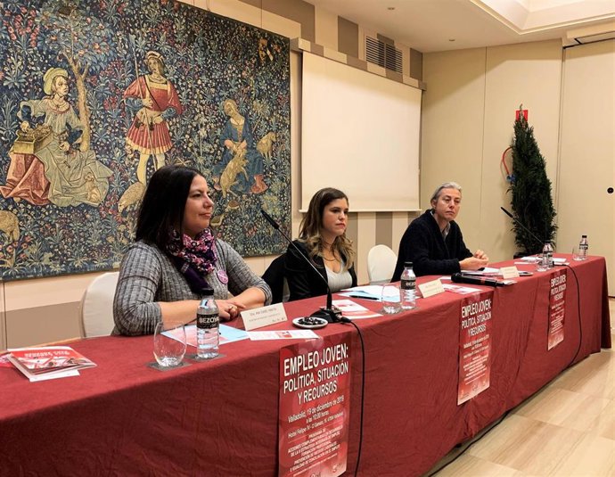 La secretaria de Igualdad y Juventud de UGTCyL, Ana Isabel Martín; la directora general del Instituto de la Juventud, Estela López, y la secretaria general de UGT Valladolid, Nuria González, en la jornada sobre empleo juvenil.