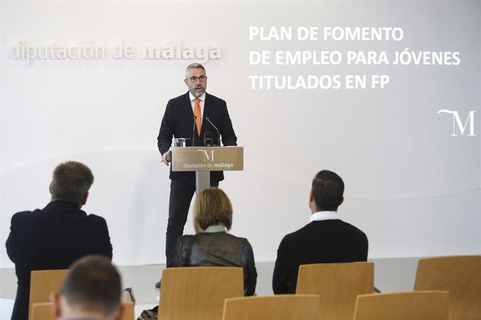 El vicepresidente primero de la Diputación de Málaga y responsable de Área de Desarrollo Económico y Social, Juan Carlos Maldonado, presenta un plan de empleo dirigido a jóvenes titulados en FP