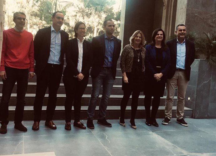 La portavoz del PP de Las Palmas de Gran Canaria, Pepa Luzardo, acompañada por los concejales de su formación