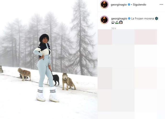Georgina disfruta de un día en la nieve con sus hijos