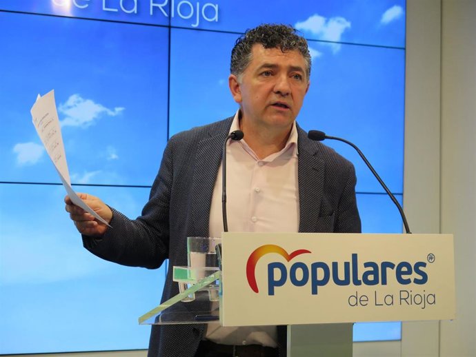 El diputado autonómico del PP, Carlos Cuevas, en comparecencia de prensa