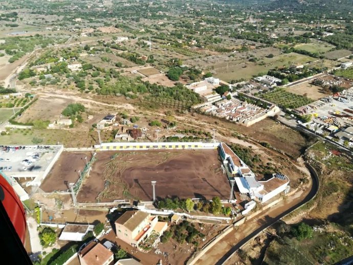 Campo de fútbol Sant Lloren tras las inundaciones.