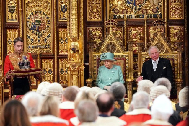 Isabel II pronuncia el discurso de la reina en nombre del Gobierno