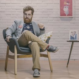 Xpertify.Es es una sátira sobre los cursos de formación existentes en la red a fin de reivindicar la labor y formación de profesionales de la comunicación, diseño y arquitectura.